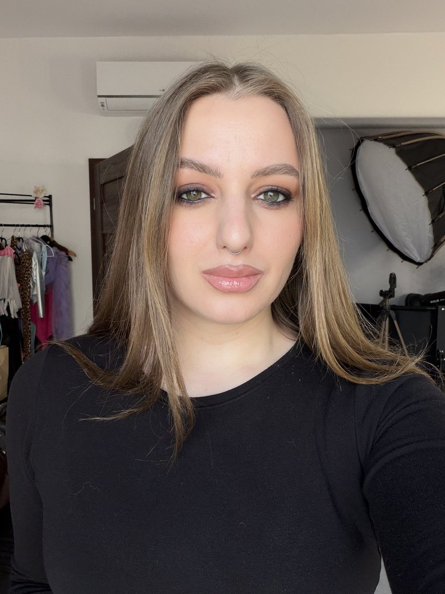 илона венгерское имя tweet media