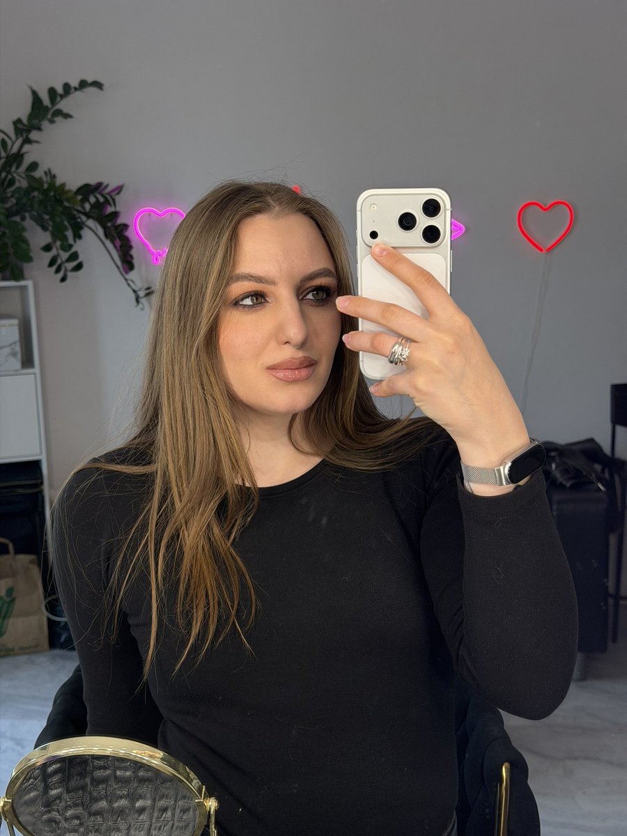 илона венгерское имя tweet media