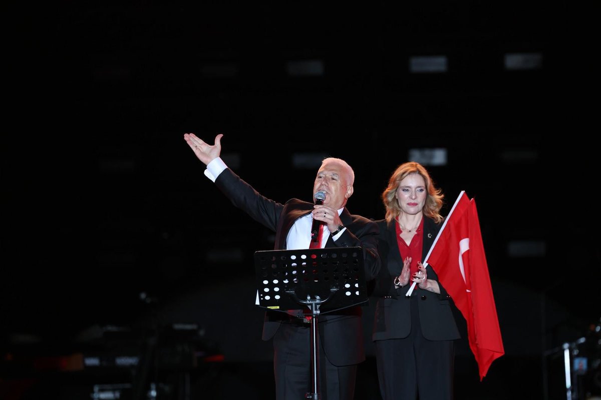 Milyonların oyuyla göreve gelen Mustafa Bozbey, yalnızca bir belediye başkanı değil; Bursa halkının iradesinin ta kendisidir.

Sandıkta kazanamayanların çözümü hukuk dışı yöntemlerde araması, adalet duygusunu zedeleyen açık bir göstergedir.

Bu yapılanlar bir kişiye değil,