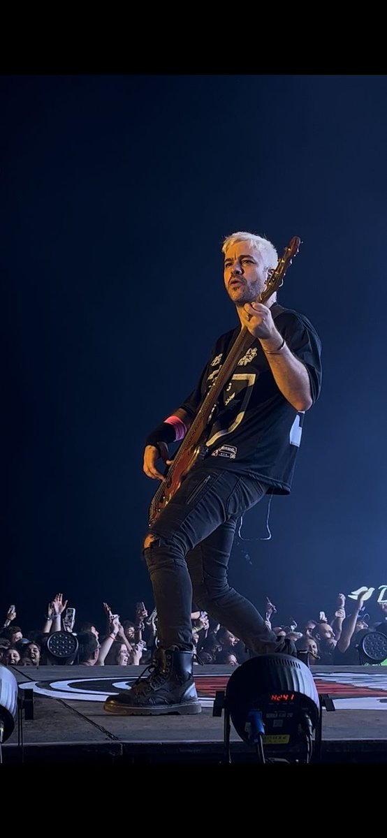 Di_Salama's tweet photo. Último día de Marzo, pero mi Abril ya comienza a sonar y verse así...
@AIRBAGoficial
@GuidoAIRBAG 
@GastonSardelli https://t.co/BV1jHu8g1Z