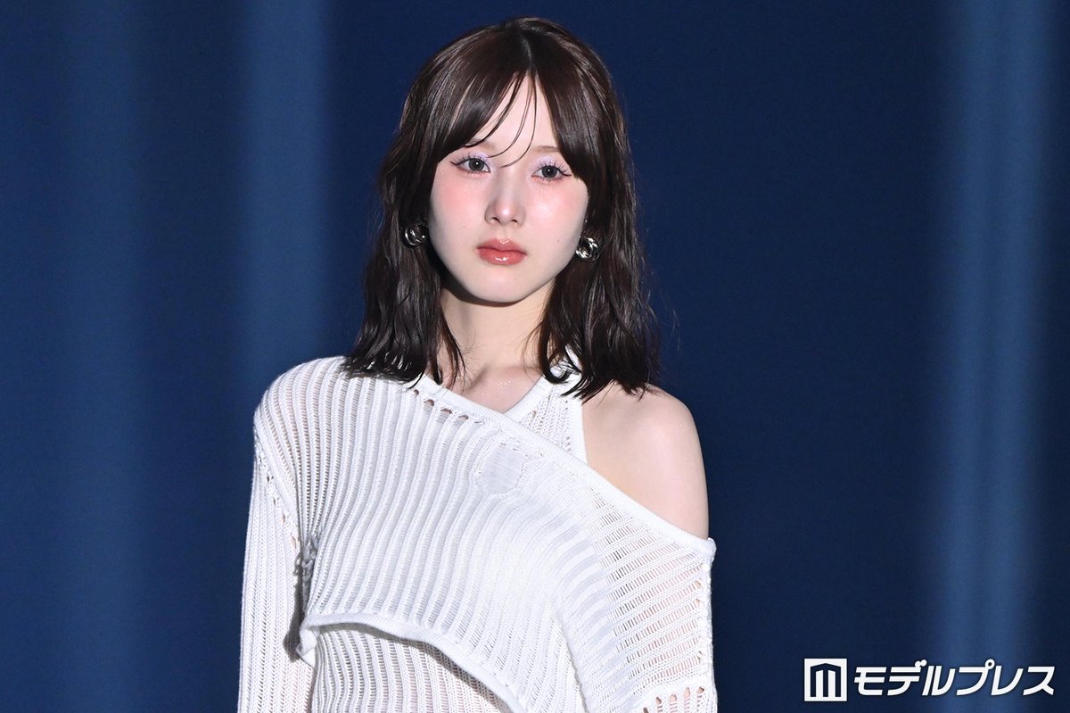 🌼超十代2026🌼】 本田紗来、オフショル×ミニ丈で美スタイル際立つ