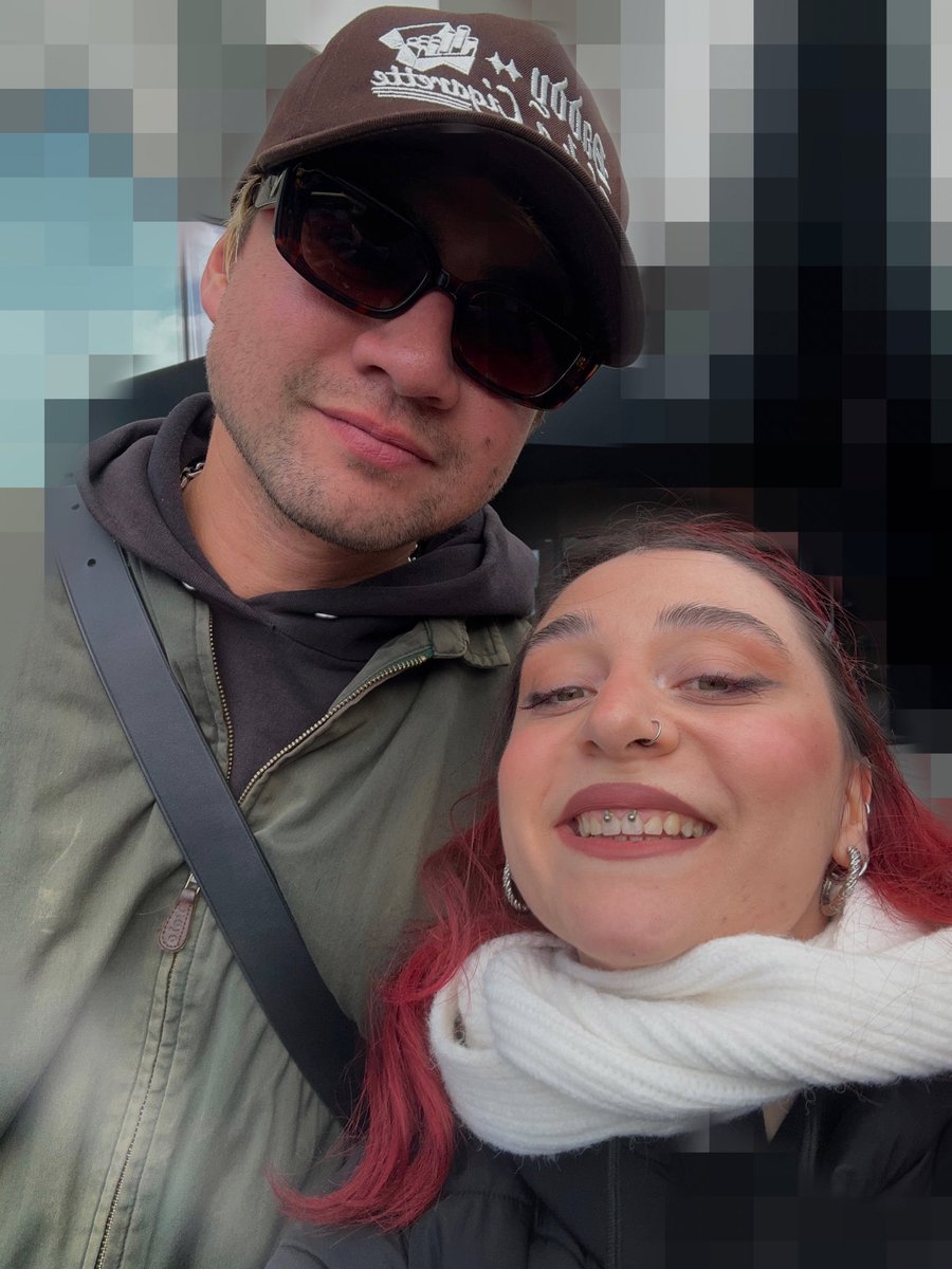 cesca on tour ⭐️ tweet media