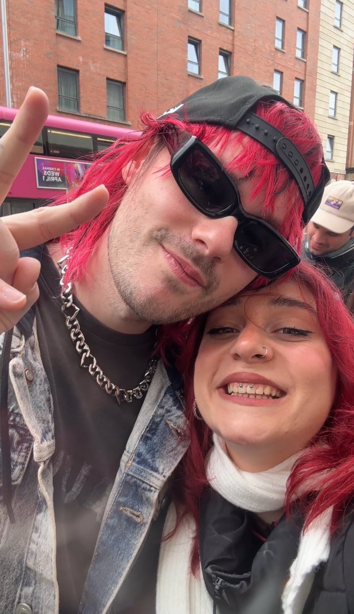 cesca on tour ⭐️ tweet media