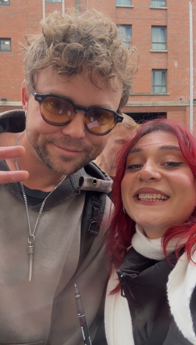 cesca on tour ⭐️ tweet media