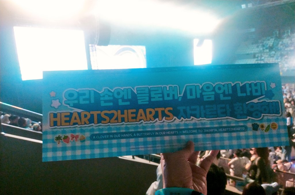 SYSRKT8's tweet photo. 260328 Hearts2Hearts Fanmeeting HeartS2House in Jakarta

#Hearts2Hearts #하츠투하츠 #H2H #HEARTS2HOUSE #Hearts2HeartsinJAKARTA #HEARTS2HOUSEinJAKARTA https://t.co/QQB19fYhgV