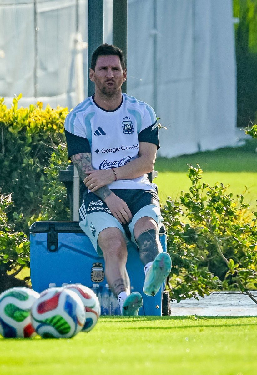 Posiblemente fue el último entrenamiento de Messi en tierras Argentinas.

🥺NO ESTOY PREPARADO MENTALMENTE PARA LO QUE SIGUE…