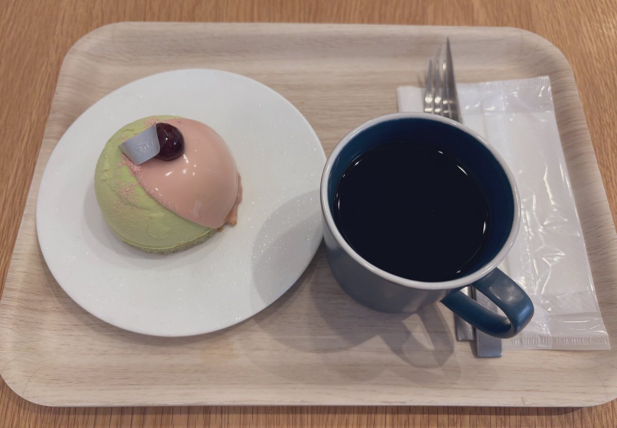 この間友達に連れて行って貰ったケーキ屋さんのケーキが美味すぎてまた食べたい！また食べたい！ってなってる…毎日食べたいよ〜〜！！！😭