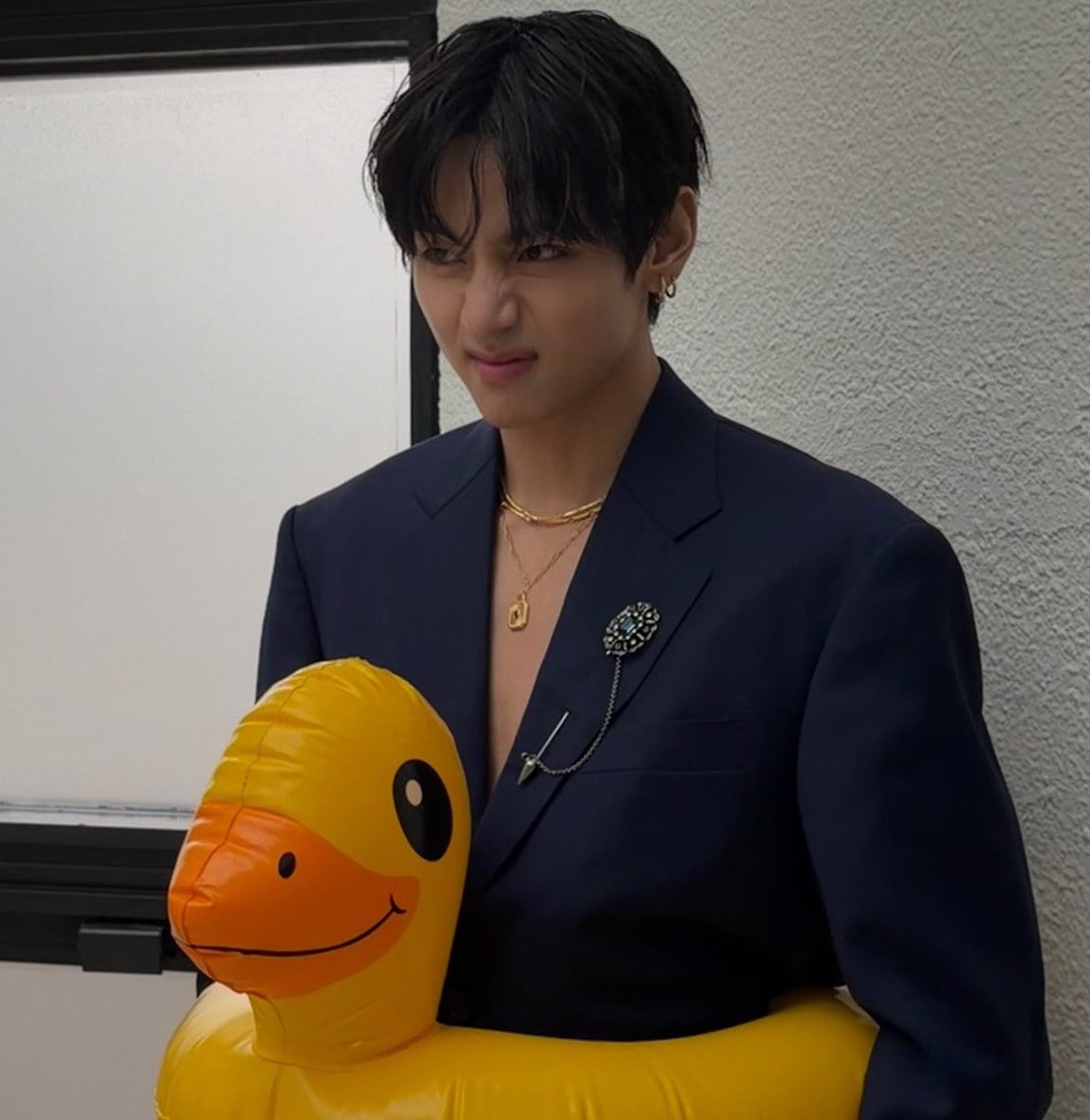 หนูวี ( n. ) แมวเด็กที่ขี้งอนสุดๆ ทำทุกอย่างให้เป็นการงอน ขัดใจไม่ได้เลย ปากยู่ แก้มพอง ขนพอง ขู่แง้วๆใส่แล้ว ไม่ว่าจะอยู่ในสถานการณ์ไหนก็งอนหมดไม่สนใคร

ตอนหนูวีทำงาน                            หลังหนูวีเลิกงาน