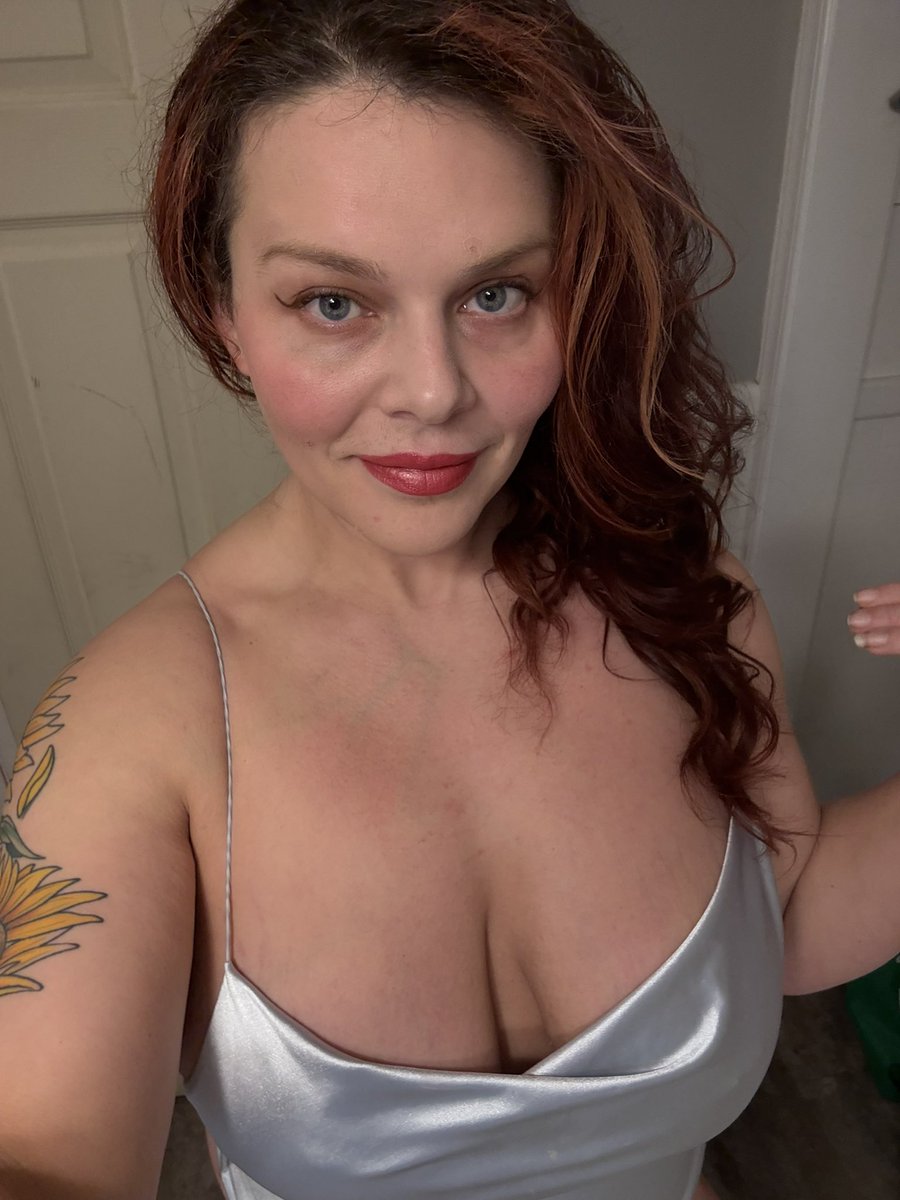 The Muscle Goddess tweet media