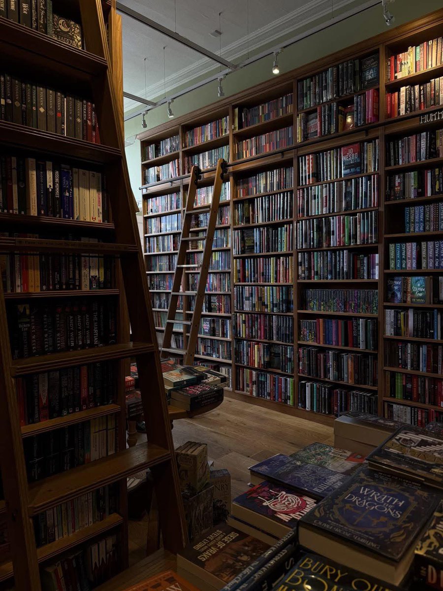 Siempre habrá momentos de serenidad en los libros, incluso con solo verlos, sentimos tranquilidad 📖✨