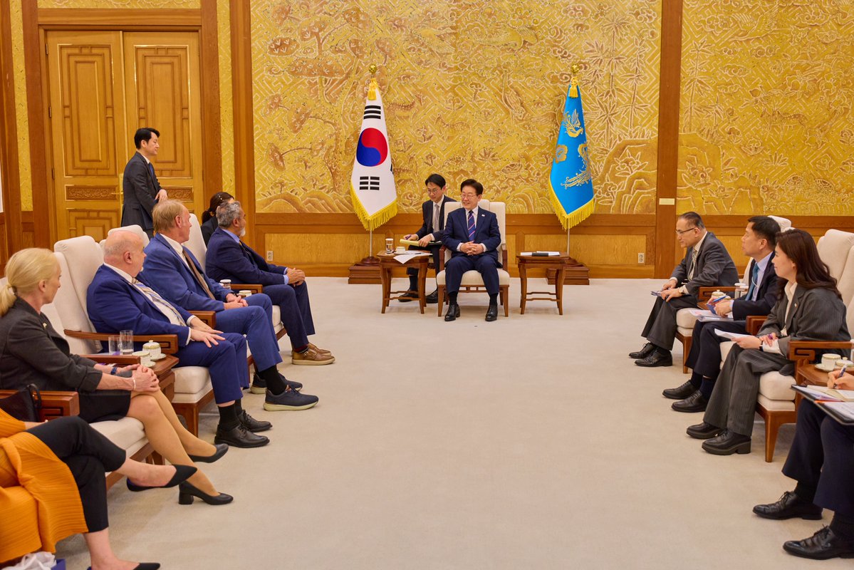 ์ด์ฌ๋ช
tweet media