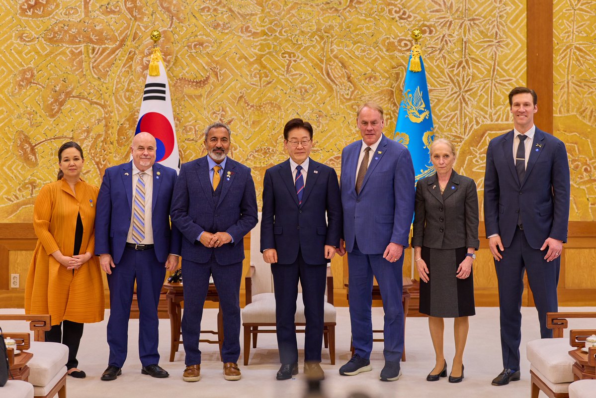 ์ด์ฌ๋ช
tweet media