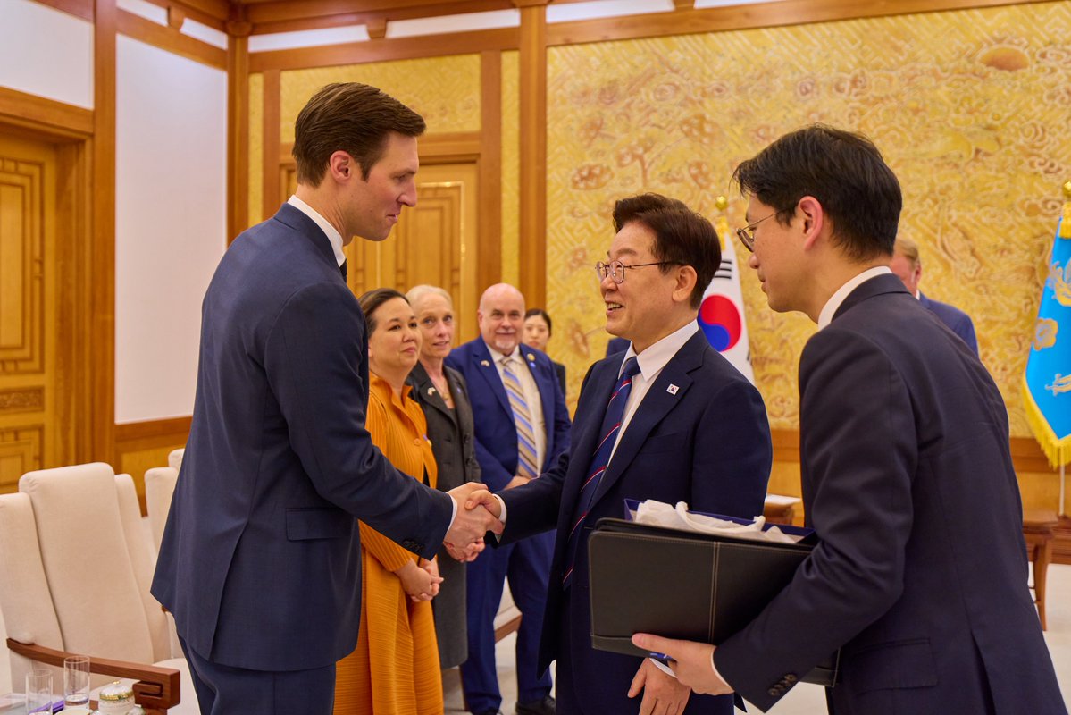 ์ด์ฌ๋ช
tweet media