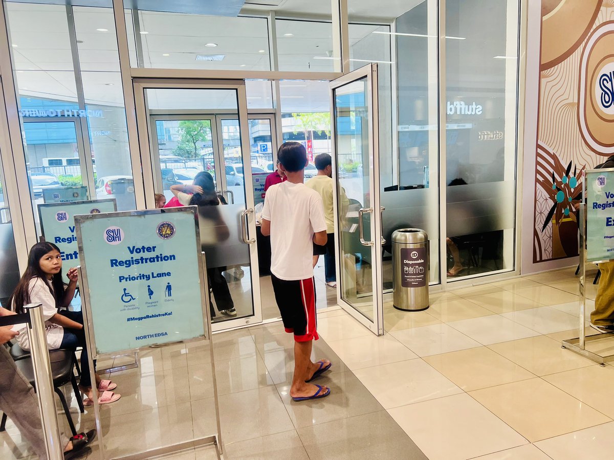 ATM: 

Voter’s registration at SM North Edsa Mall (North Tower) right now

Ang daming kabataan nagpapa-rehistro. Nakakataba ng puso ❤️❤️🙏🏽🌷

Pa-REGISTER ka na!