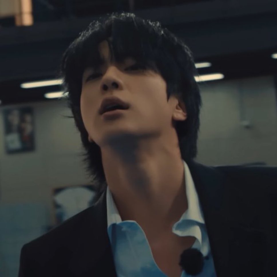 Seokjin save me⁷ ⦿☰☲ ARIRANG 💿 tweet media