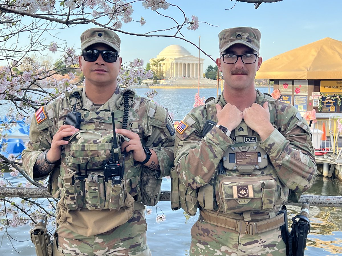 joelpollak's tweet image. Mississippi National Guard at Jefferson Memorial #washingtondc #cherryblossoms #mississippinationalguard @NationalGuard @nationalguardMS