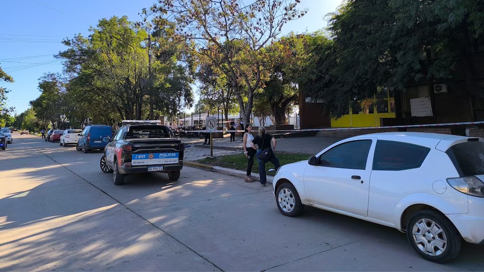 #Radiópolis | 📻Estuvo en diálogo con #Radio2 Carina Cabo (<a href="/carinacabo/">Carina Cabo</a>), Dra en Ciencias de la Educación UNR y Ex Sec de Cultura. 

🗣️Hablamos acerca del bullying, "más del 20% de los chicos dice que alguna vez se sintió victima de acoso escolar", expresó.