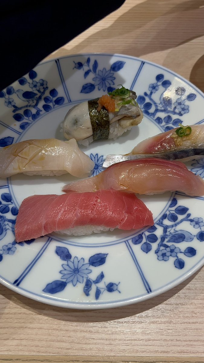 SC430GP's tweet image. 【錦糸町グルメ】冬の贅沢尽くし　冬の5貫握り　あら汁　サーモン　えんがわ　美味いっ　匠のがってん寿司 錦糸町PARCO店 

#gourmet #グルメ #がってん寿司 #寿司

youtube.com/@z400gpSC

 youtube.com/shorts/PwVfSM4… @YouTubeより