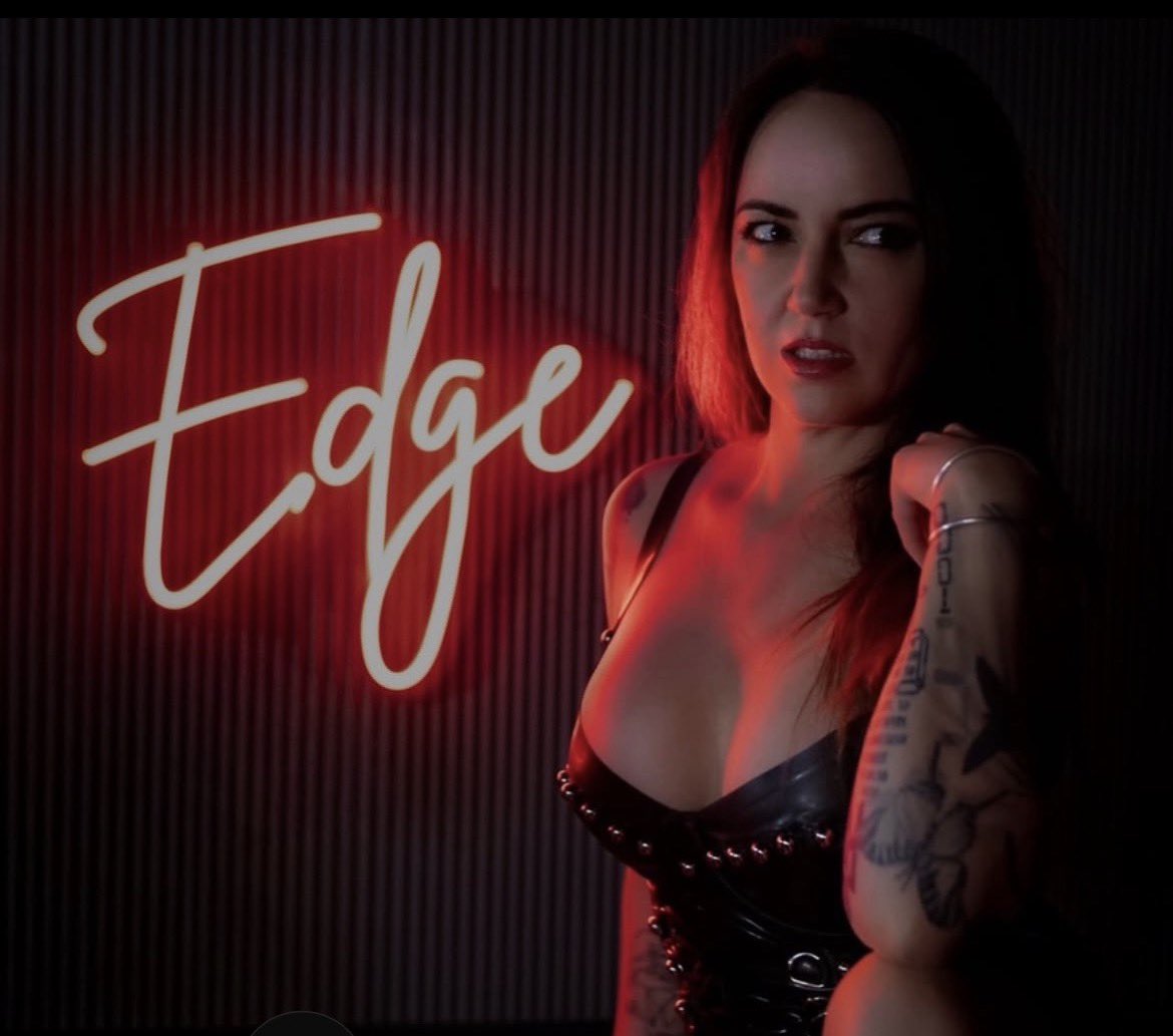 Mistress Eve tweet media