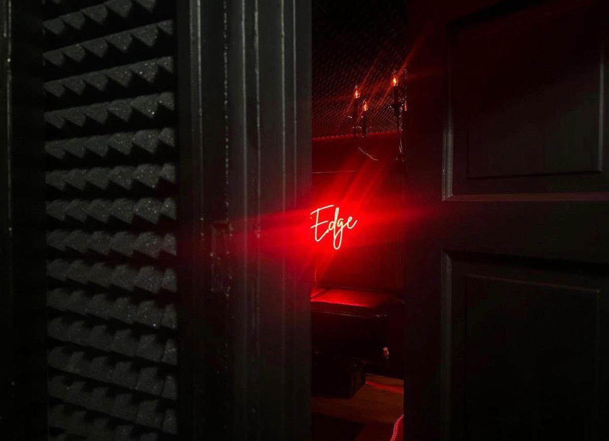 Mistress Eve tweet media