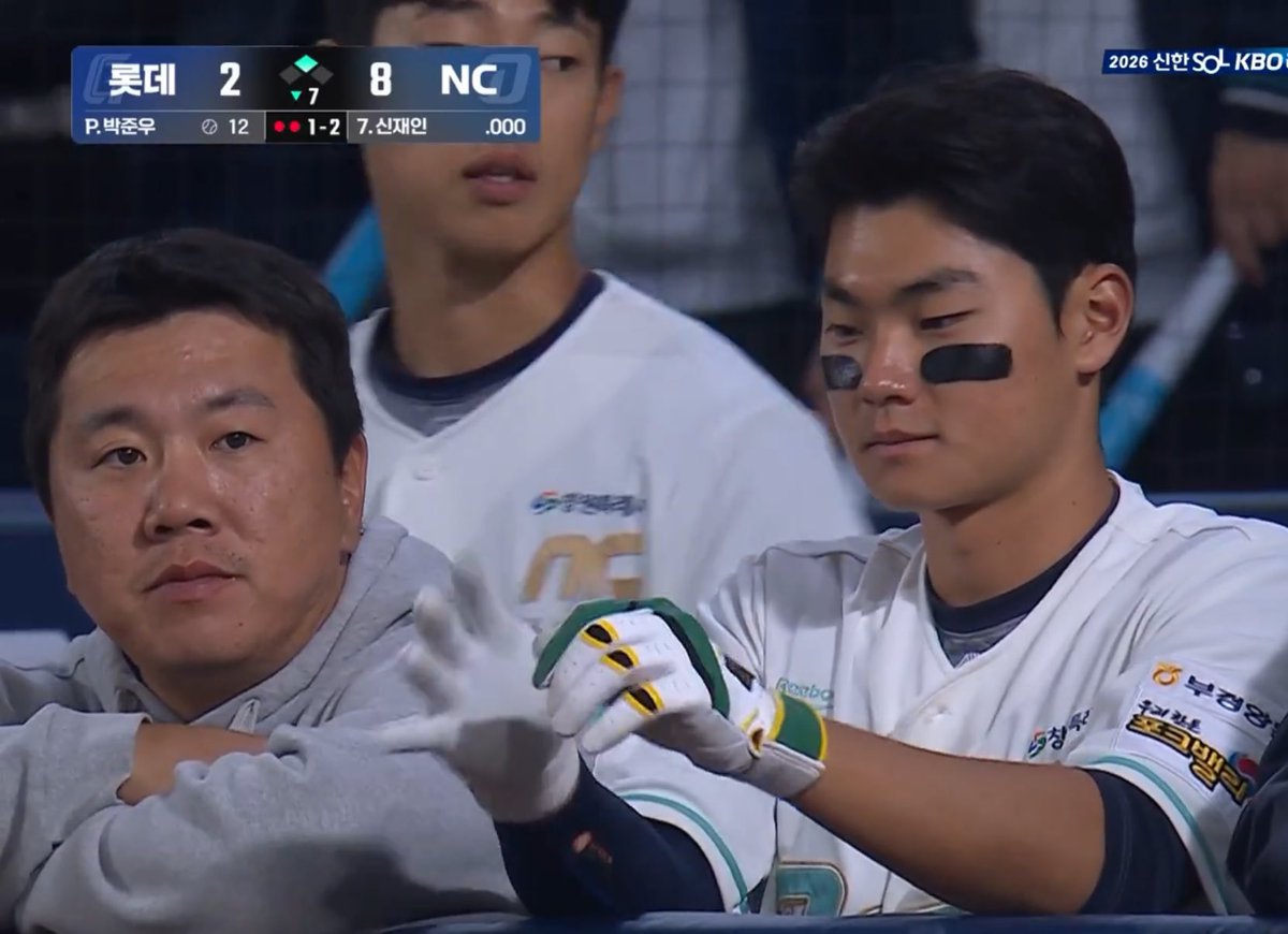 zzugoosaurus tweet media