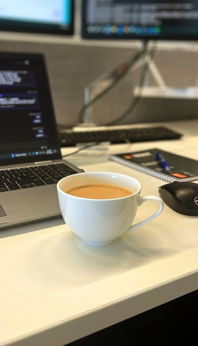 marleen_swift's tweet image. Day starts like this:

Coffee first
Screen on
Brain catching up slowly

Give it a few minutes.
Focus always follows action.

#WorkMode #DailyRoutine #Productivity #Focus #MorningVibes