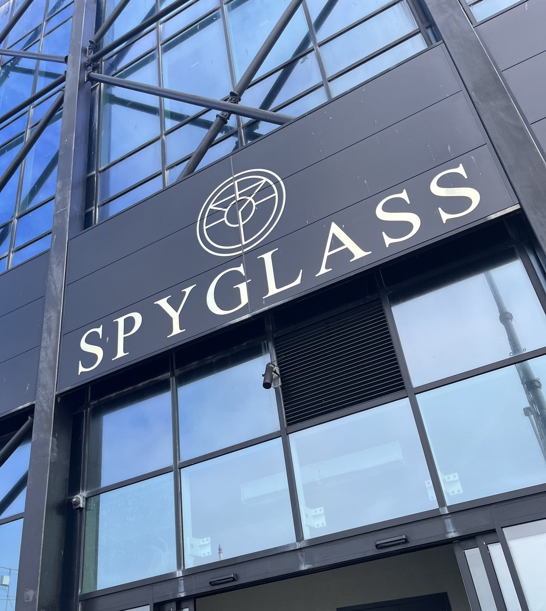 SPOOKS ! decaying tweet media