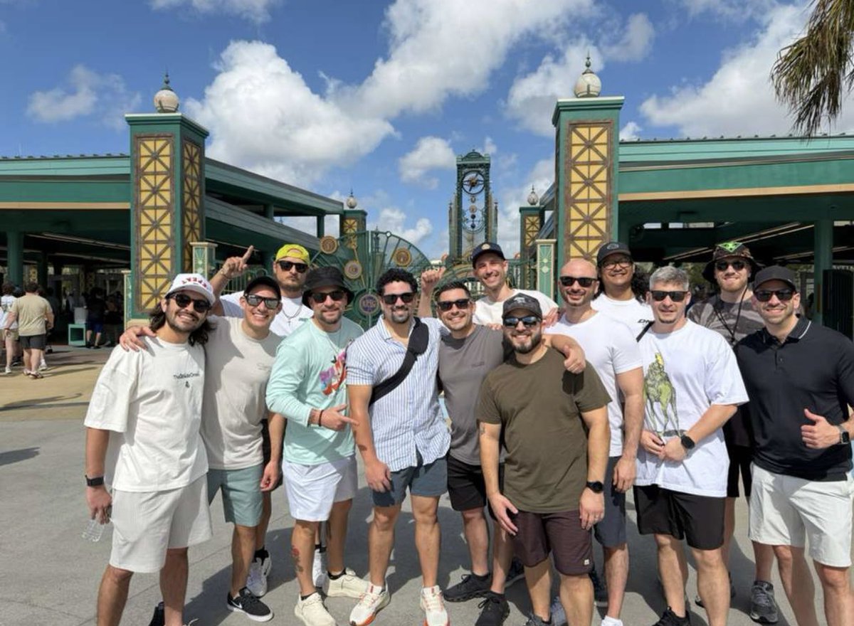 StocksniperTeam's tweet image. Checking out @UniStudios new park for Johnny Boy’s bachelors party weekend! 

#StockSnipers #AceCrew #Essentials #EpicUniverse #LiveLife