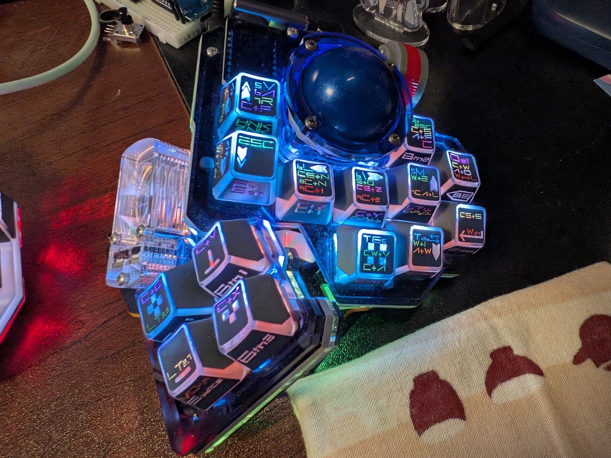 ふくろう tweet media