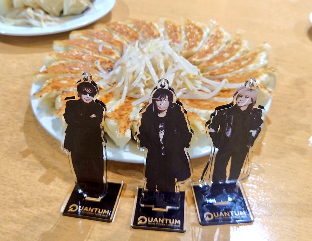 t_mue_needs__'s tweet photo. 15公演目の浜松終了ー

今日も新たな映像、新たな音で新たなステージでした！
凄い✨
カッコよすぎです！TMNETWORK😍

あの曲ではちびまる子ちゃんが登場🤣
🌸は初日ver.だったかも

ウツテツの距離がなんか近く（見え）てぶち上がりました🤩
みんなニコニコでご機嫌浜松でした❤
#QUANTUM
#TMNETWORK https://t.co/0MKkypT54i