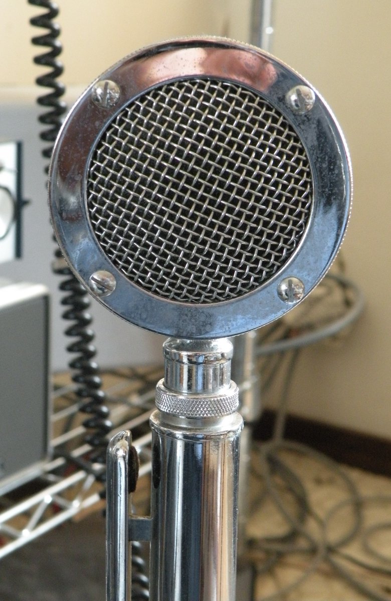 JYATSUYANAGI's tweet image. AMにはこのマイクが最高。

#アマチュア無線
#AM 
#シルバーイーグル