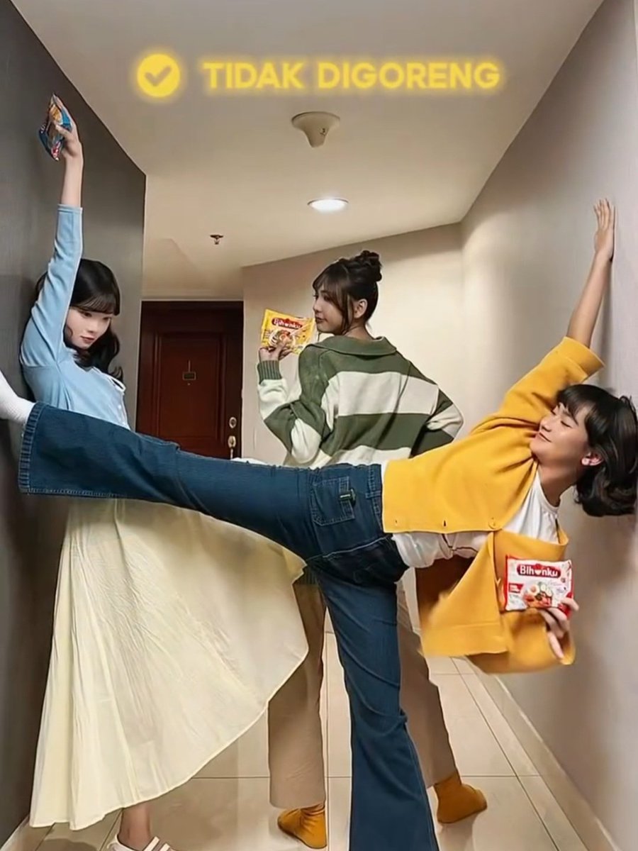 thisiskieshaa's tweet photo. Heboh banget kenapasihhh?????😭🫵🏻 @Freya_JKT48 @A_FionyJKT48 @A_GitaJKT48 https://t.co/h1lUjZdf5M