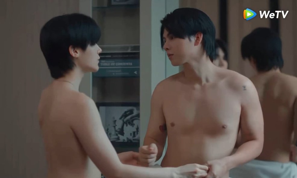 bxxmiexo's tweet image. I don't know if it's their bodies that are more beautiful or knowing that some of Fort's tattoos mean things related to Peat. 🤏🏻

YESTERDAY RED WINE
#YesterdayEP9 #fortpeat