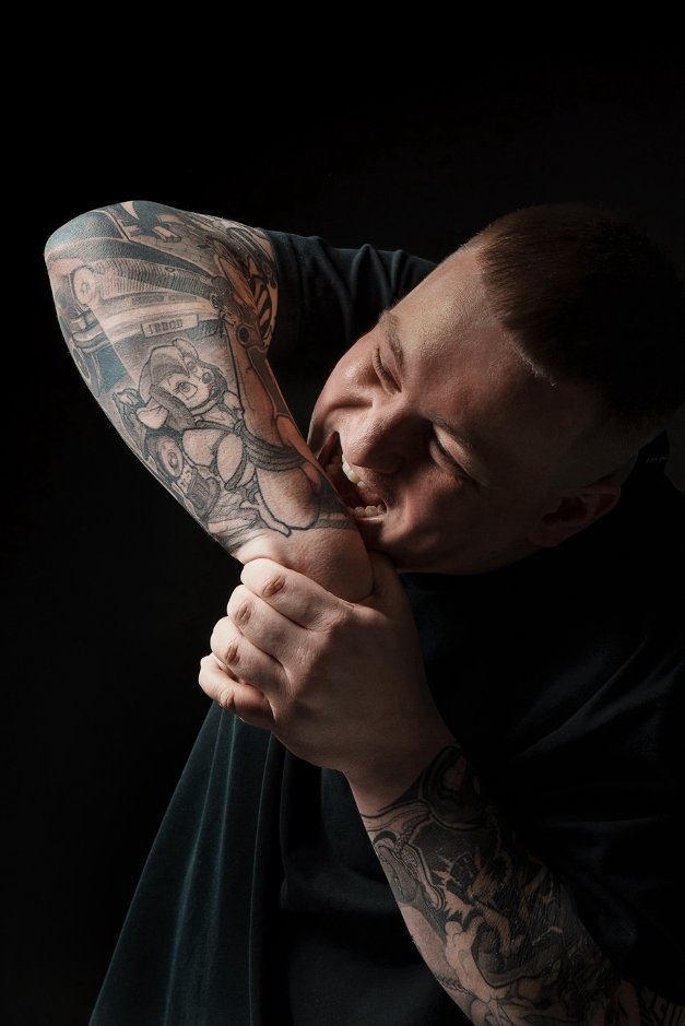 roman_axelrod's tweet image. For years I operated in full “founder mode”: strategy, product, ops, small decisions, big decisions, all of it. It works for a while. Then it starts charging interest.
 
Twice in 4 years I burned out badly. Gained 30 kilos and got even more health problems as a bonus. That was a