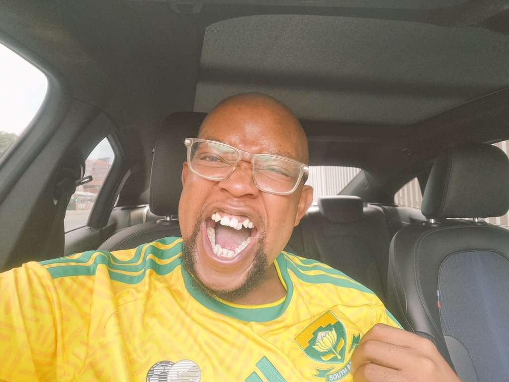 ShakesRampedi's tweet photo. MATCH DAY ⚽️🔥

Go win tonight Bafana Bafana 🤝✅️

#BafanaBafana #BafanaPride #InternationalFriendly https://t.co/Q3cRKIJNBm