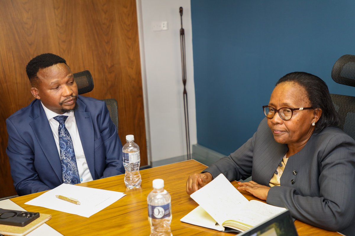 BotsThinkTank's tweet photo. Statistician General, Dr Khaufelo Raymond Lekobane, paid a courtesy call to the BIDPA Executive Director, Dr Gloria Somolekae, marking an important step in strengthening collaboration between the two institutions.
Photos: Statistics Botswana https://t.co/BjclrijlvS