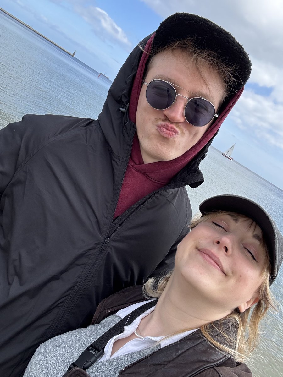 beznadziejniks tweet media