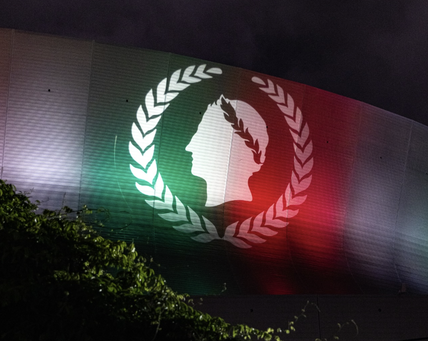 ChrisVaccaro's tweet image. Last night on the #Superdome in #NewOrleans ... #Saints are all in on the new NFL Global Markets Program. The potential is incredible. Forza. 🇮🇹