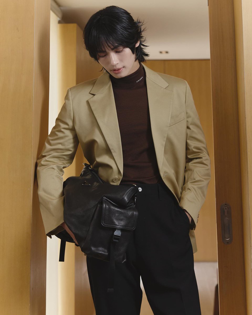 huffkitten's tweet photo. OH MY GOD, our GBA has come to take the throne.

I am at a loss for words, this will go down in history as one of my favorite looks, and can we take a moment to appreciate win's hairstyle here?? 
I am going insane, my knees ain't responsive anymore! 🫣🩷 https://t.co/QCsHL7LObC