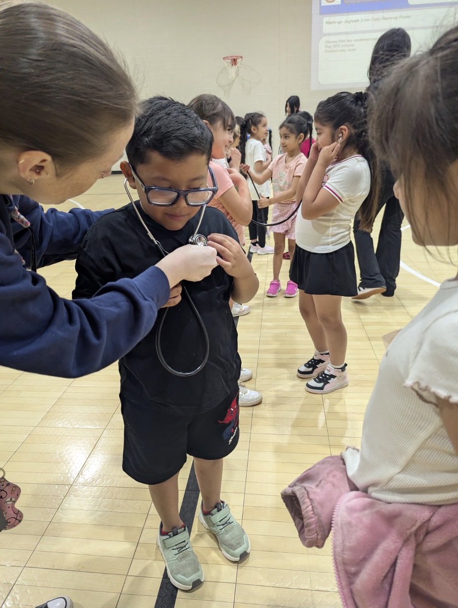 TadmoreES's tweet photo. The HOSA class from East Hall High School visited to provide center rotation learning for our students! We love our community! https://t.co/MxUB3TPwvR