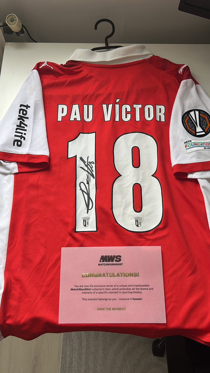 focusPT_'s tweet photo. Maillot match-worn – Pau Víctor #18
SC Braga – UEFA Europa League 2025/26
1/8 de finale retour vs Ferencváros TC
18 mars 2026 – Estádio Municipal de Braga
Le soir où Braga a réalisé un comeback historique en gagnant 4-0 au retour après avoir perdu 2-0 au match aller

#braga https://t.co/e1EtB9yaiV