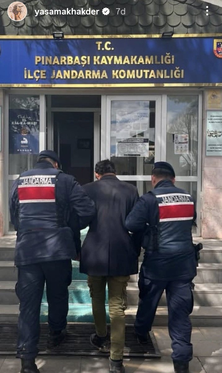 Yüreğim sıkıştı 
Kayseride yemek yetmiyor diye yabancı uyruklu olduğu sanılan  şahıs hamile bir köpeği ağaca asarak köpeğe ve karnındaki sabilere kıydı

Birde pişkince gülüp yemek yetişmiyor diyor 
Allahım bu rahatlık bu ne canilik 
Kötülük resmen 
Şahıs hakkında en ağır cezayı