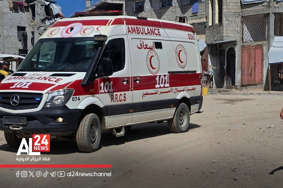 AL24Francais's tweet image. Le Croissant-Rouge palestinien transfère 49 blessés, dont des enfants, accompagnés de leurs familles , vers le poste-frontière de #Rafah afin de recevoir des soins à l’étranger.