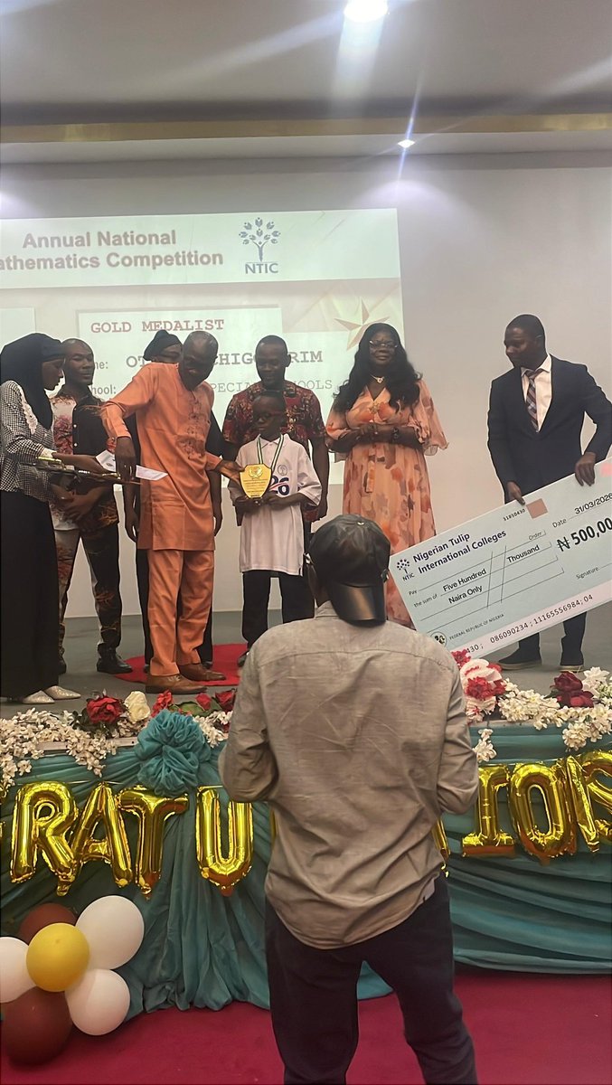 Emisilon's tweet photo. @winexviv Not only that, we won 1st, 2nd, 3rd, 4th and 6th of this competition.
Diamonds Special Schools is currently the best school in the South.
With the best Mathematics Teachers across all classes.
Mrs Patience Nkwocha is blessed with wonderful teachers.
God bless DSS🙏 https://t.co/jsbsG8ILqf