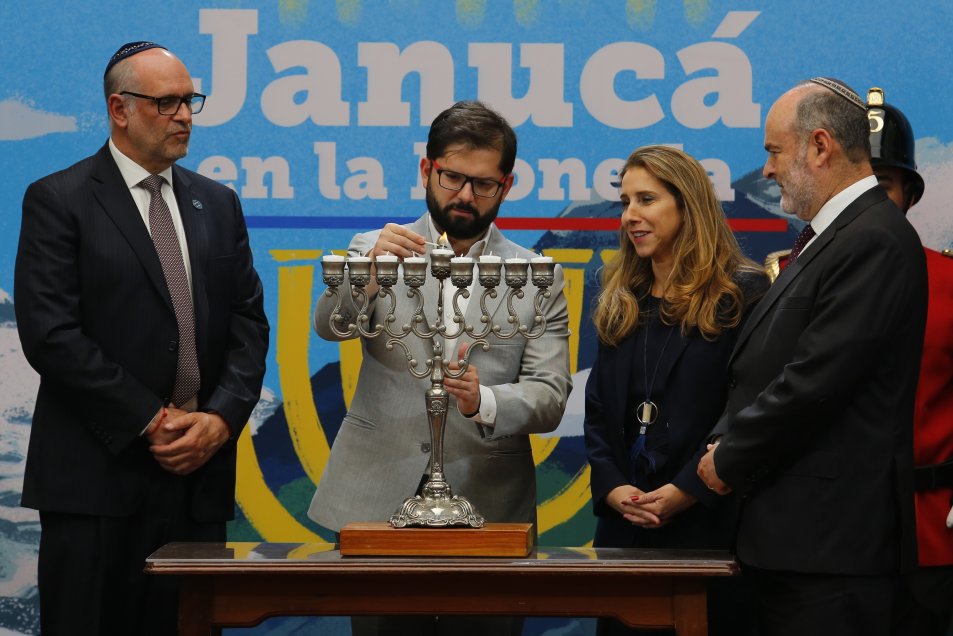 Emosiendo tweet media