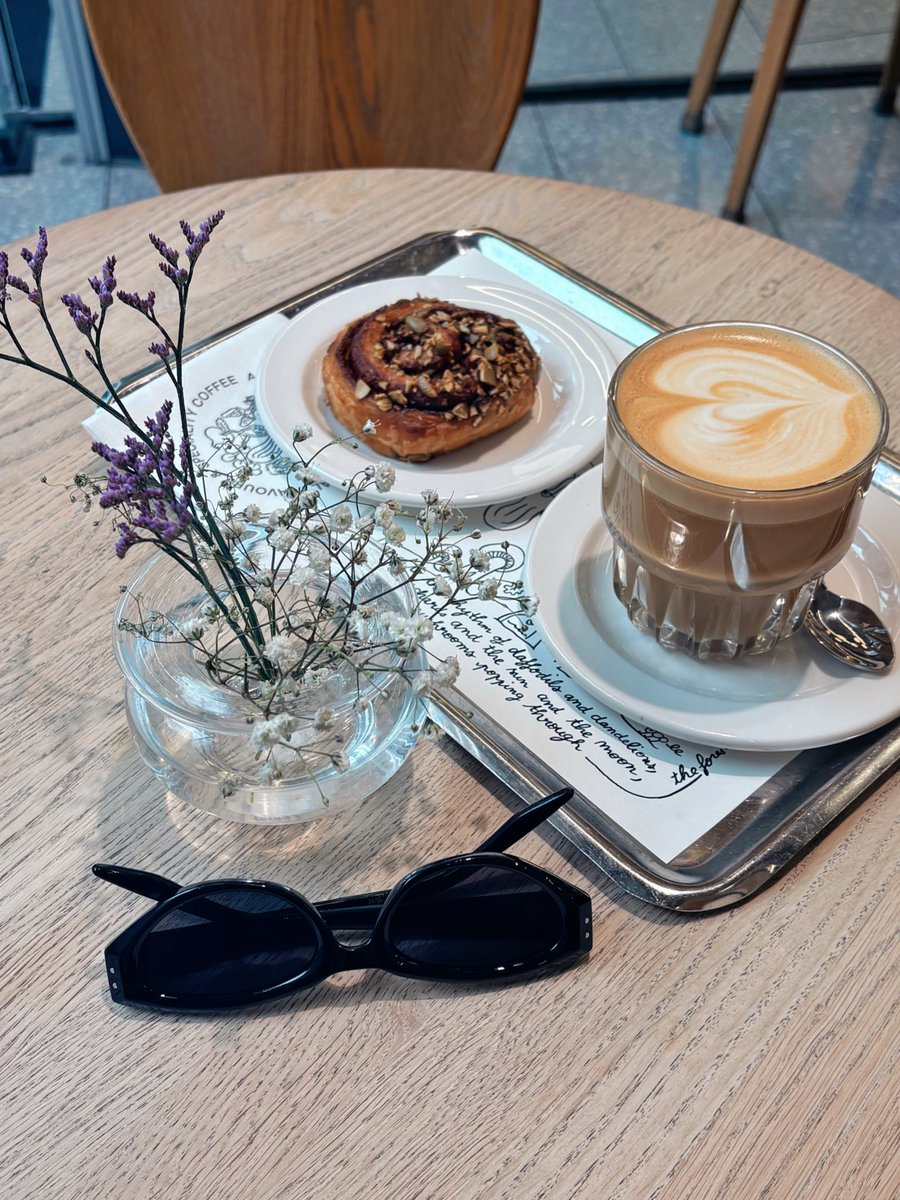 Emma Louise Layla tweet media