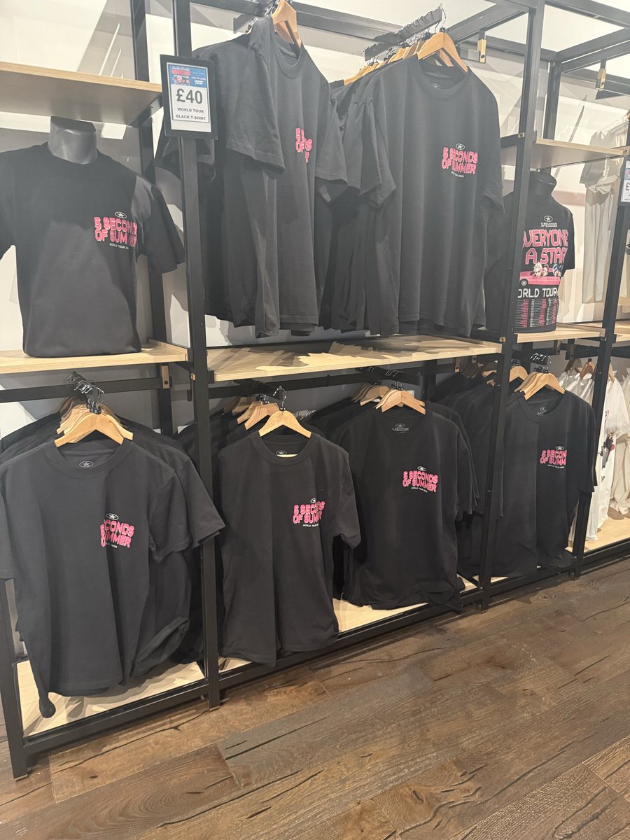 telephone_busy's tweet photo. 5sos merch pop up at the o2!
#londonisastar #EASlondon #EAStour #5soslondon https://t.co/JxO31T1Td9