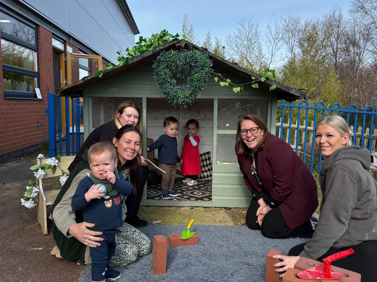 RosedeneNursery's tweet image. It was a pleasure to welcome The Rt Hon @annaturley to visit us at #Saltburn! 🦖We showed Anna our #oralhealth skills by demonstrating on our dinosaurs; we made lemon &amp;amp; lime potions together in the garden; &amp;amp; our babies enjoyed stories in the wendy house 🍋🍋‍🟩 #earlyyears