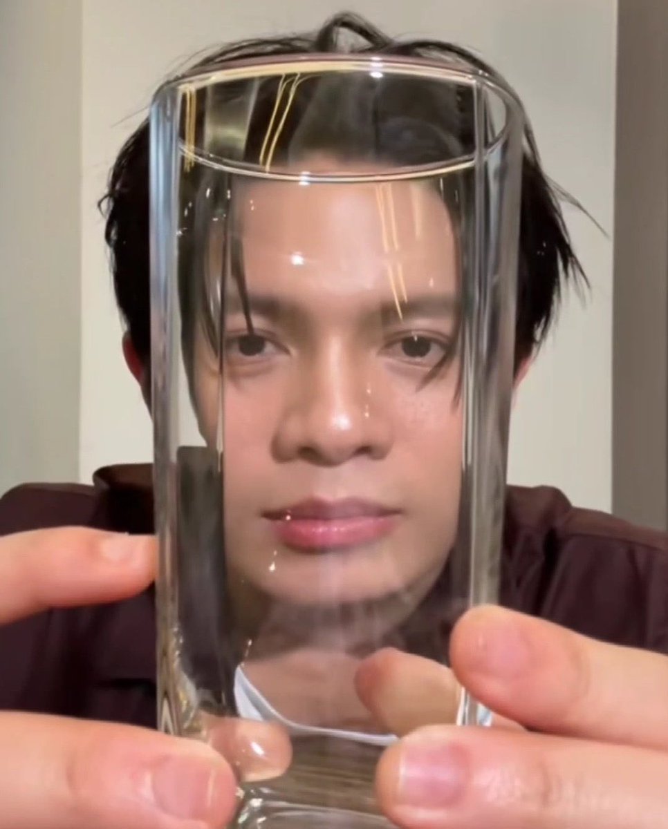 ^_−☆ tweet media