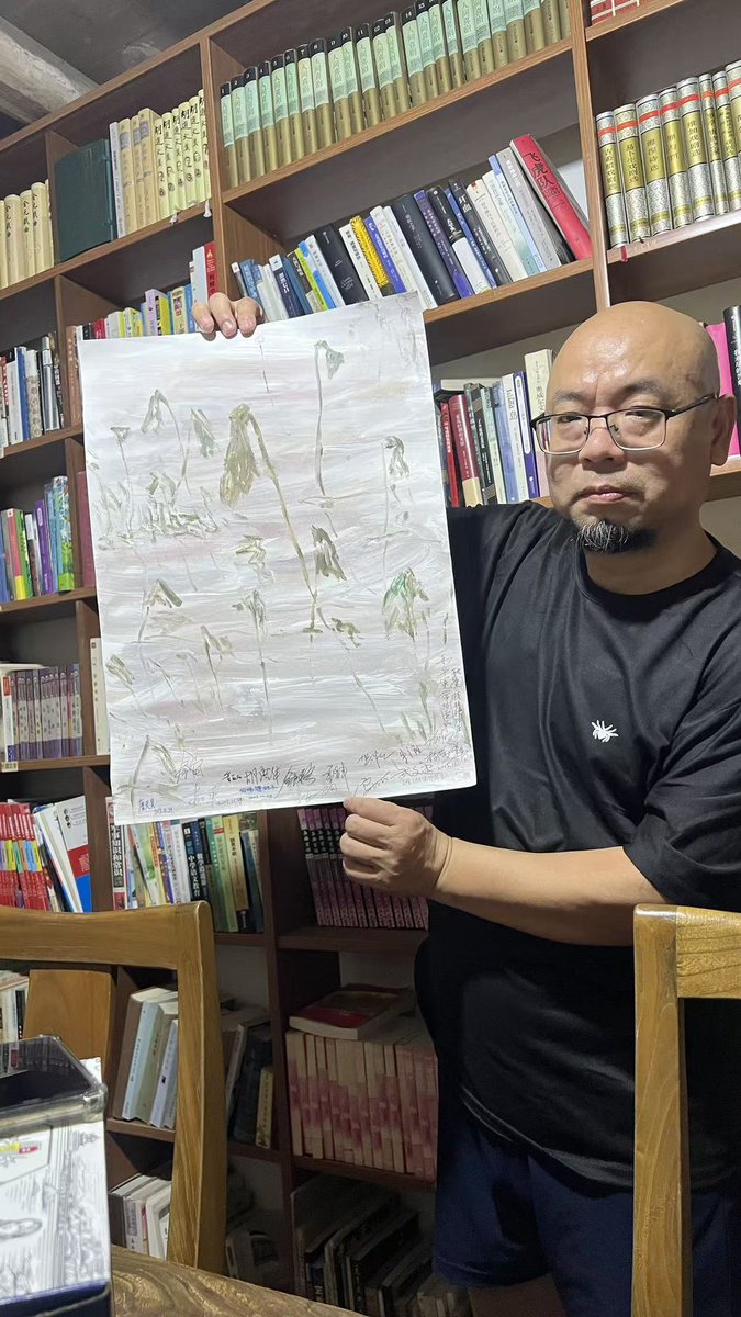 朋友来厦门看我,带来老武(武文建)这幅画,1014年他拍下这幅我义卖的画,老武去年去世时,他要赠送给我,被我拒绝,这次他专程带来赠送给我。当时 ...